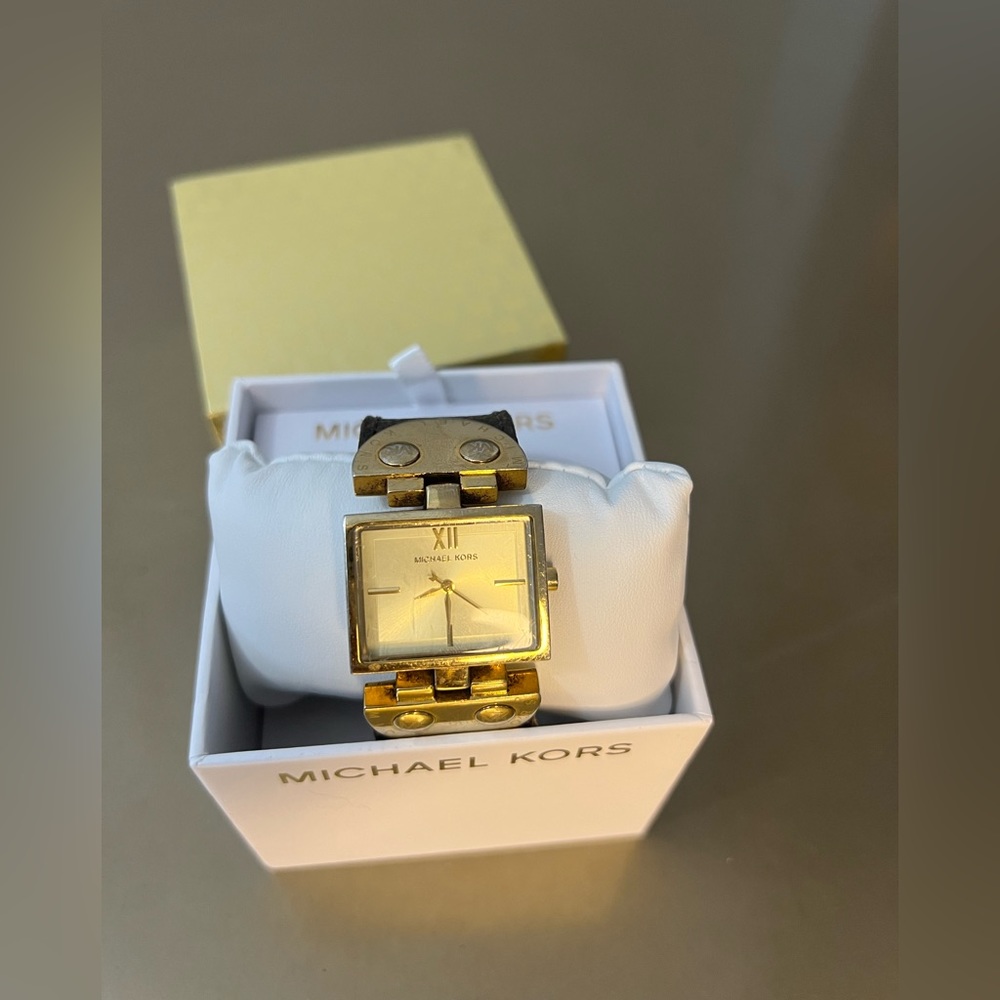 Michael Kors Leather and Stainless Steel Watch Golden and Brown Color